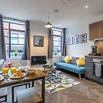 Modern Apt-Contractors Families-Superstore Nearby