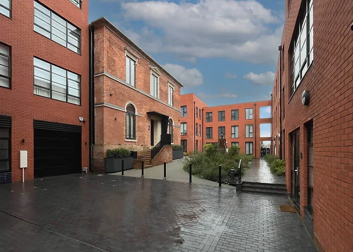 Modern Apt-Contractors Families-Superstore Nearby