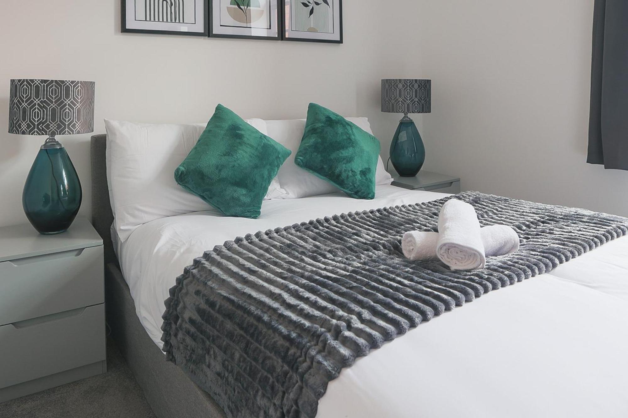 Modern Apt-contractors Families-superstore Nearby Apartment Birmingham