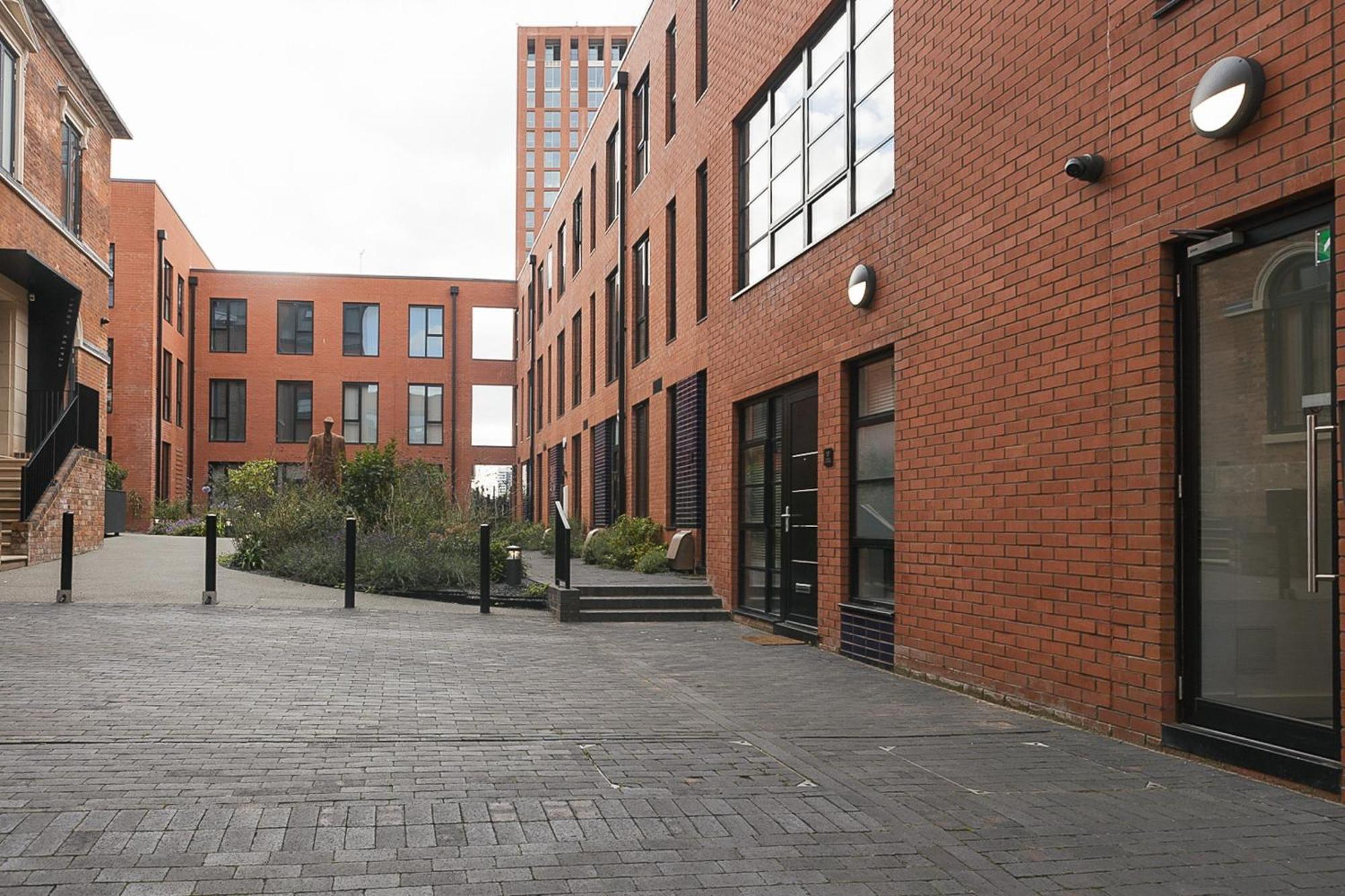 Apartment Modern Apt-contractors Families-superstore Nearby *