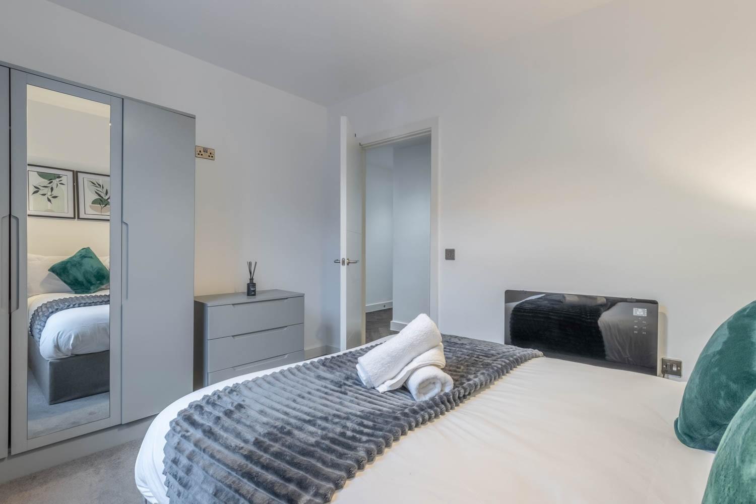Modern Apt-contractors Families-superstore Nearby Apartment