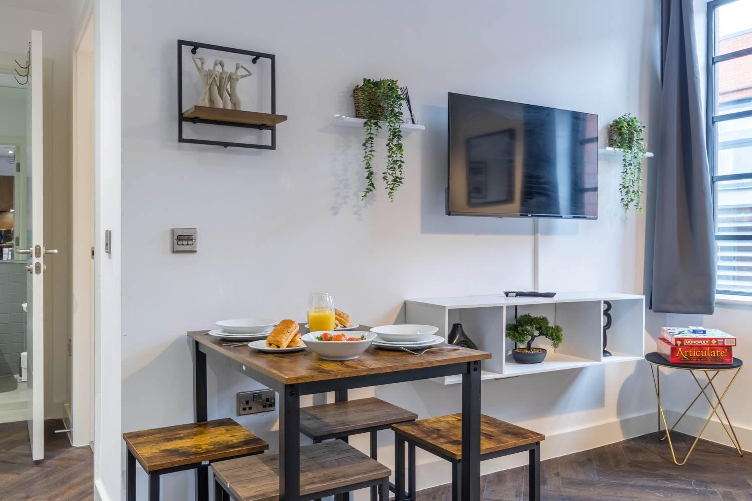 Modern Apt-contractors Families-superstore Nearby Apartment Birmingham